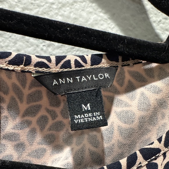 🖤🤍 Ann Taylor Women’s L/S Black & White Patterned Blouse – Size M 🖤🤍 - Picture 2 of 4